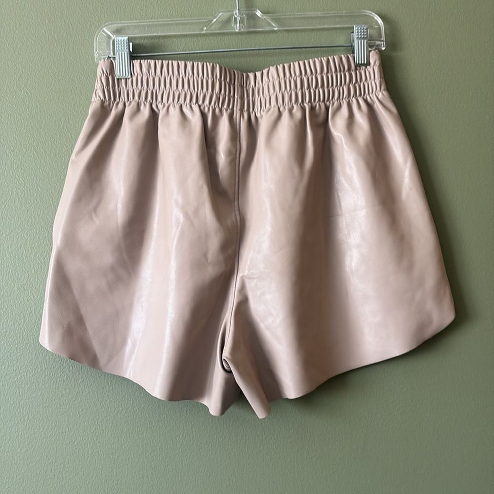 Abercrombie & Fitch Vegan Leather Dolphin- Hem Shorts Elastic Waist Taupe Sz M - Picture 8 of 10